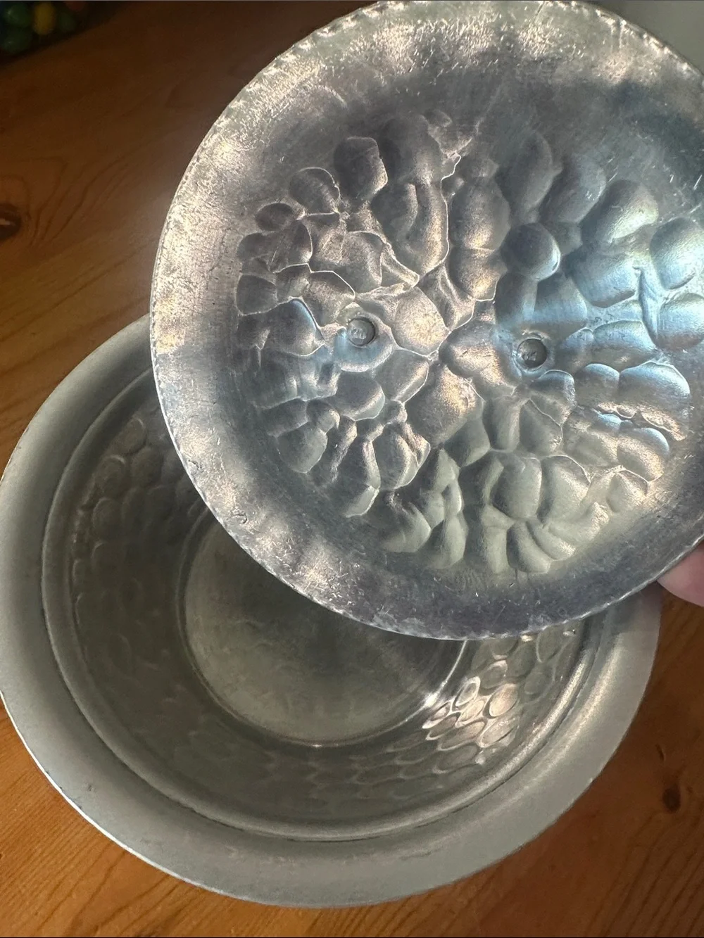 Everlast vintage Style Hammered aluminum Bowl with Decorative Lid